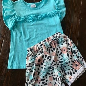 2 piece shorts set only worn a couple of times. Excellent condition. Size 6-7.